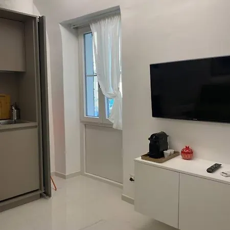 Cozy New Studio In The Center Of With Balcony סנרמו